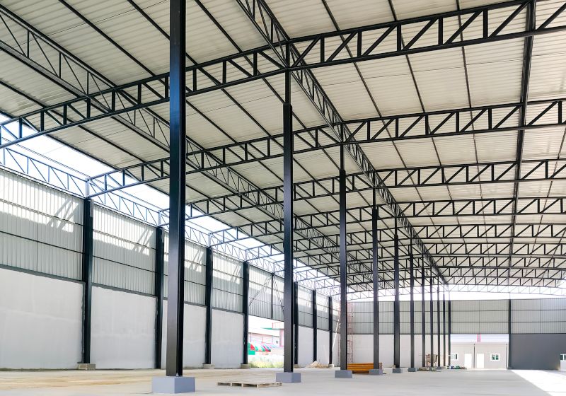 Imagen dela construcción de una nave industrial.